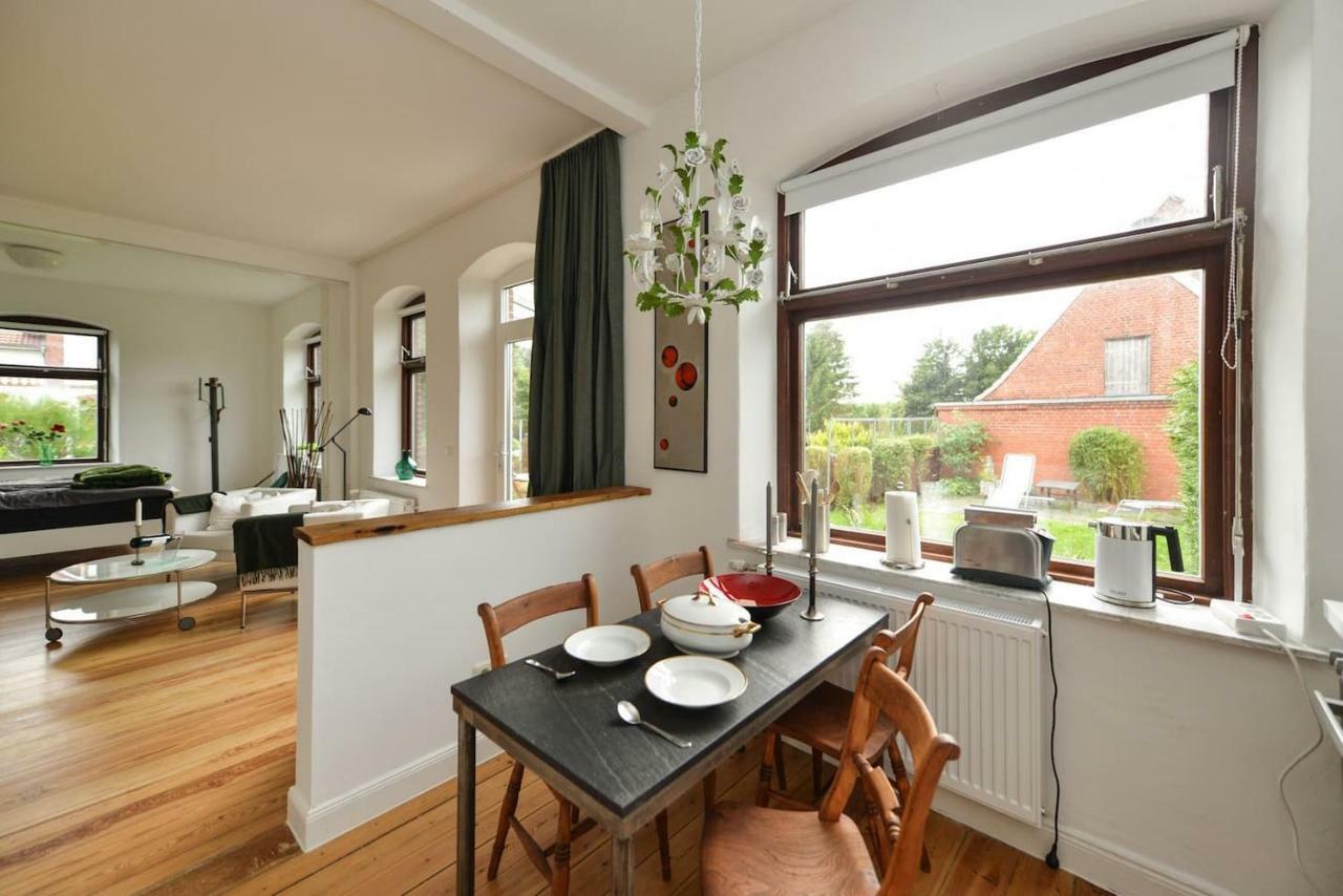 Kanalvilla: Canal-Side Holiday Apartments with Garden Sehestedt  Exterior photo